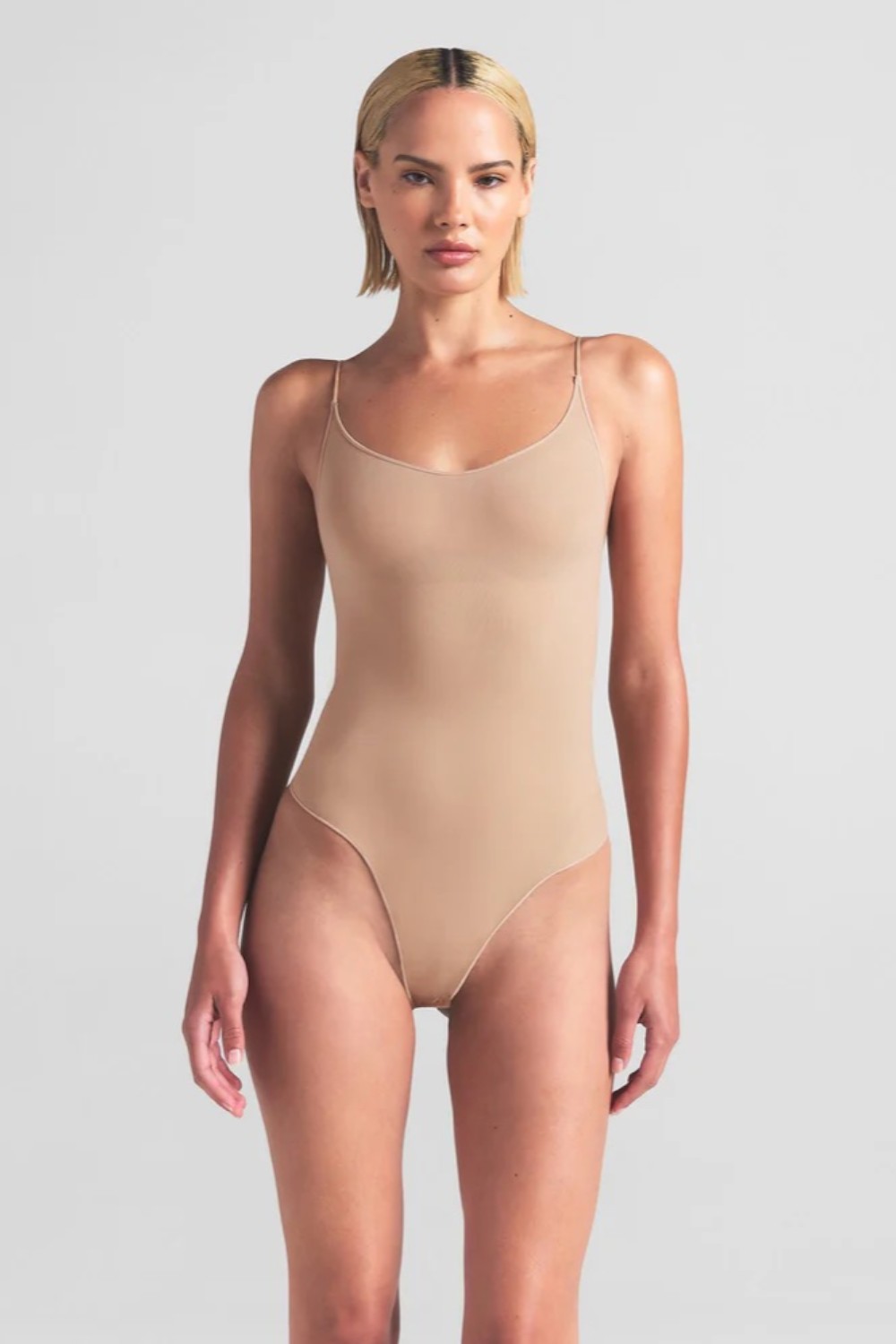 תמונת תקריב דוגמן של THONG BODYSUIT