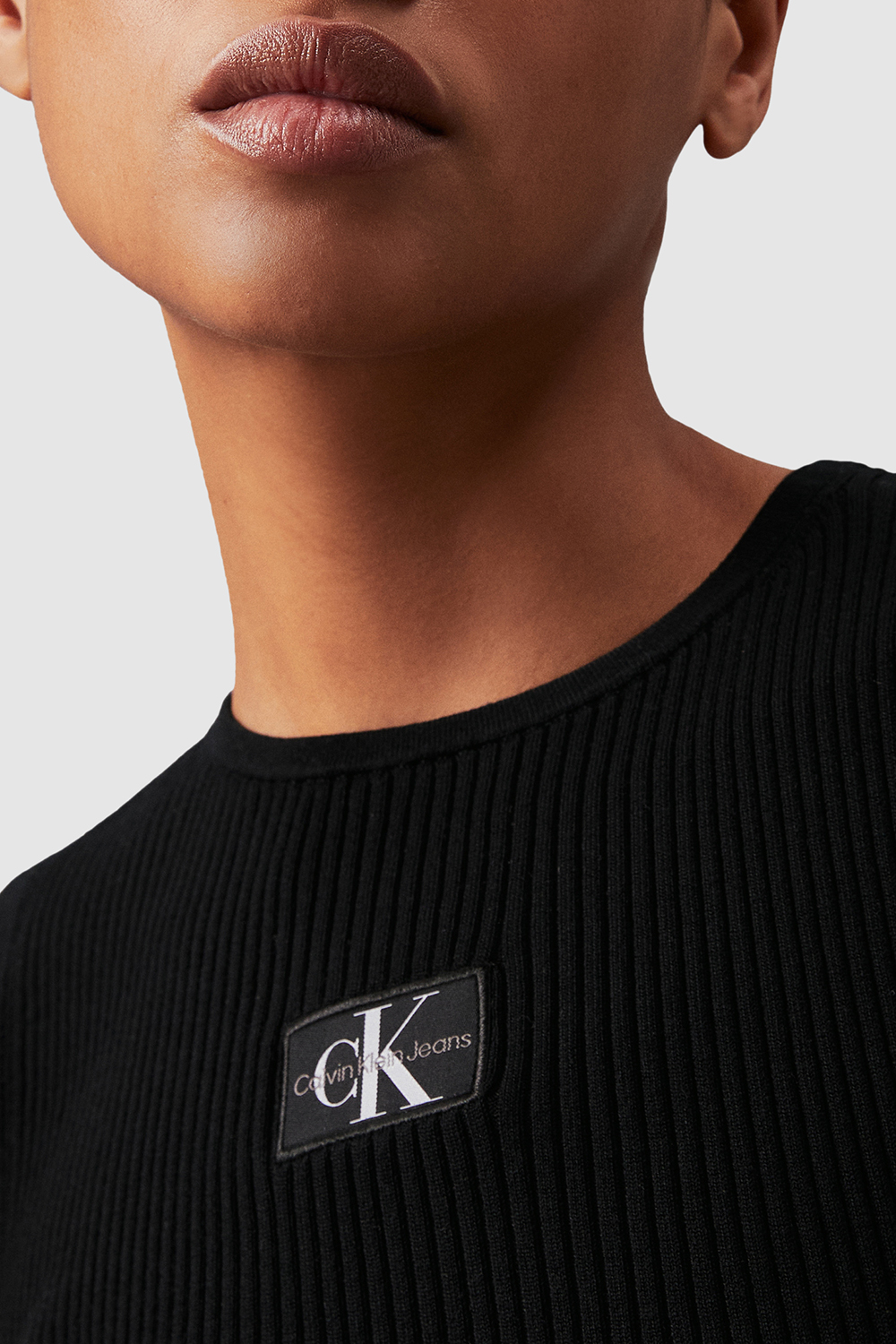 תמונת תקריב דוגמן של גופיית ריב