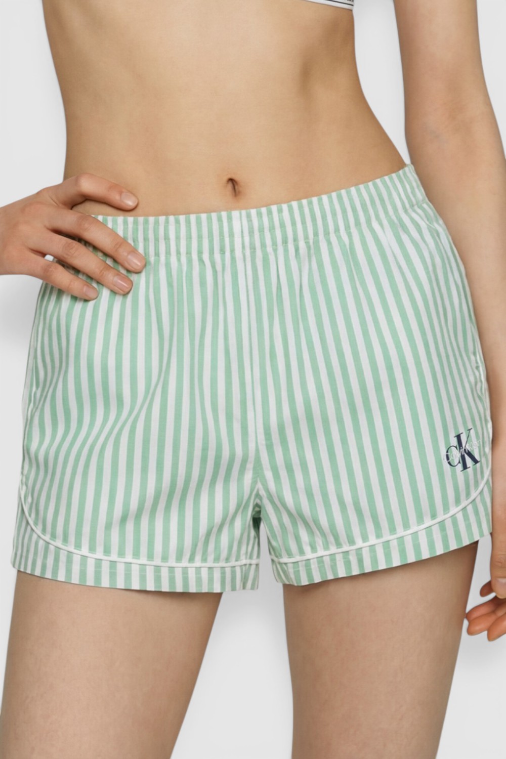 תמונת דוגמן קידמית של מכנסיים קצרים