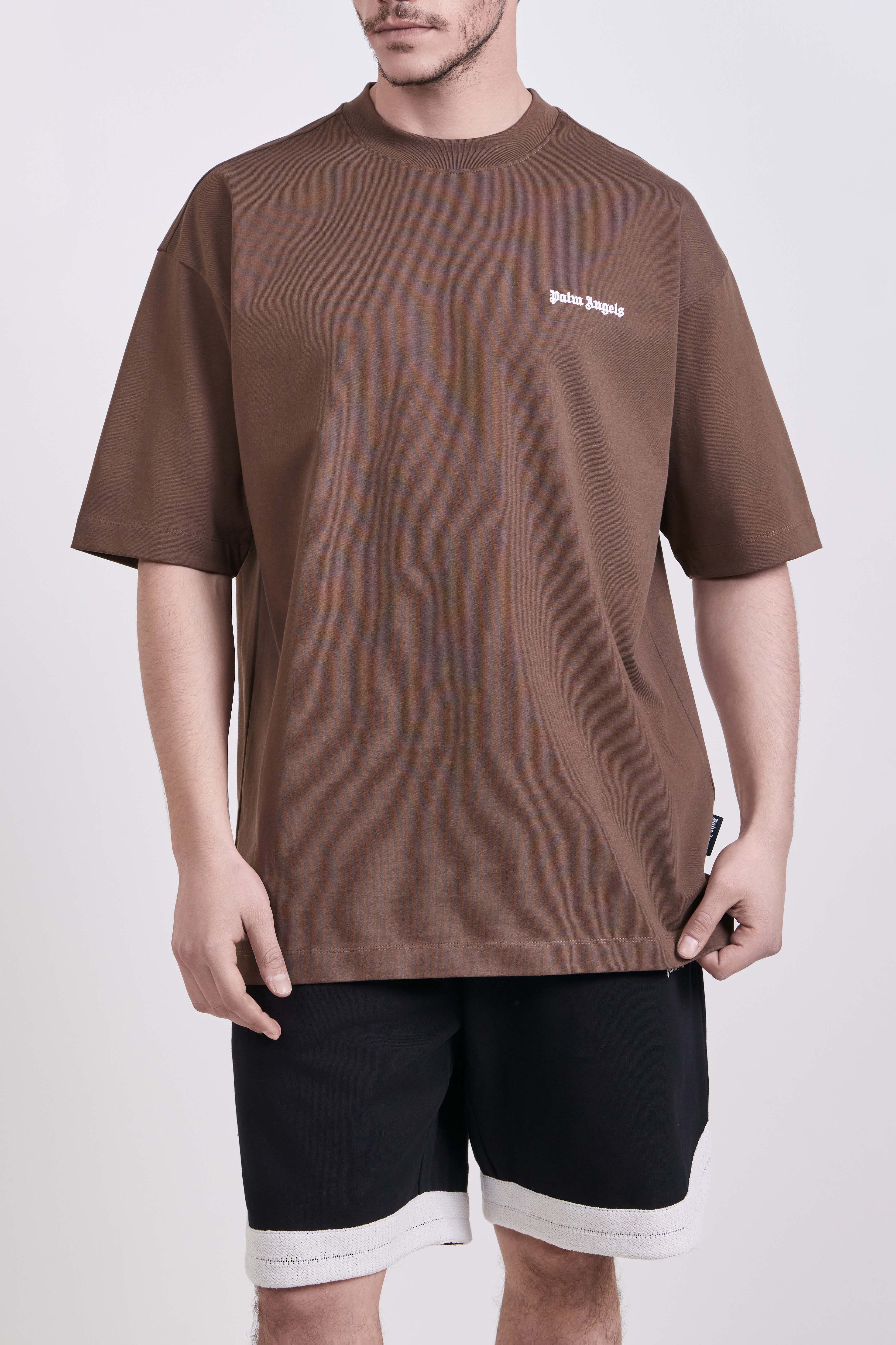 תמונת דוגמן קידמית של חולצת טי אוברסייז