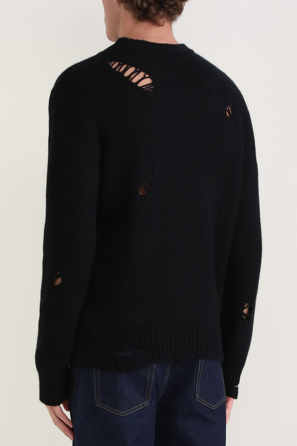 תמונת דוגמן אחורית של סוודר עם קרעים מכותנה וצמר