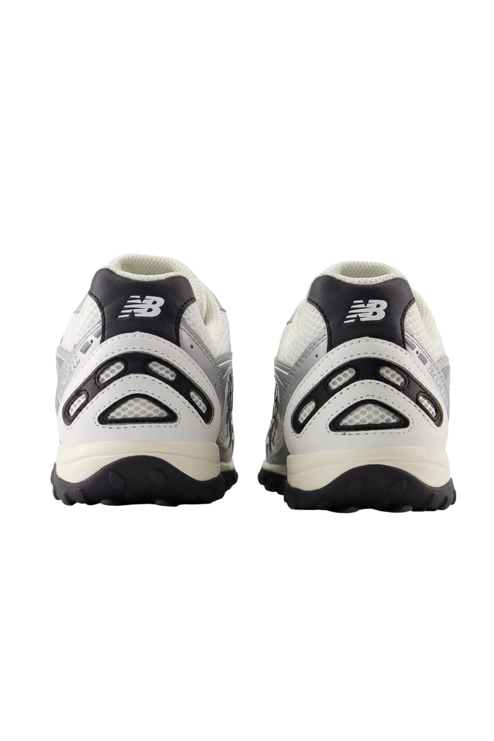 תמונת פנים של נעלי סניקרס 204L