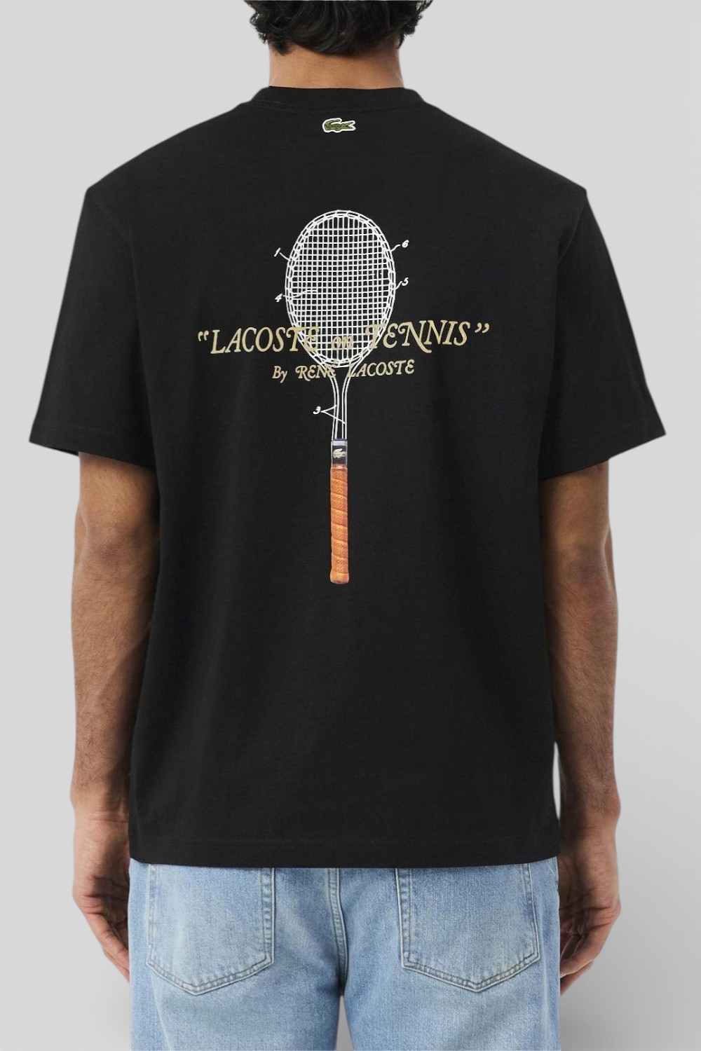 תמונת דוגמן אחורית של חולצת טי