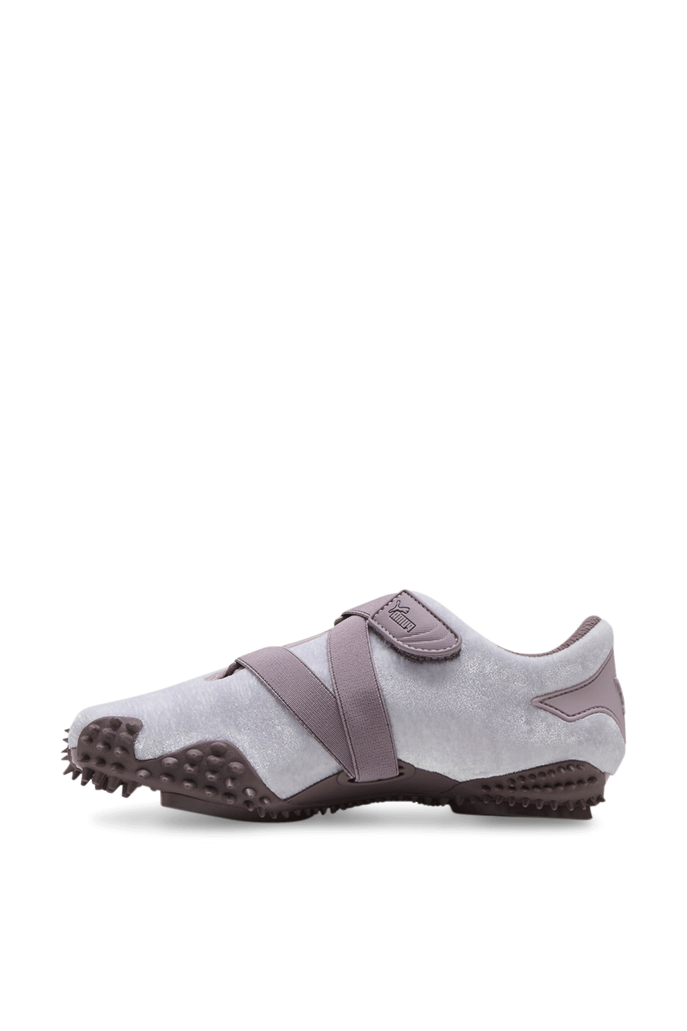 תמונה אחורית של נעלי סניקרס מוסטרו