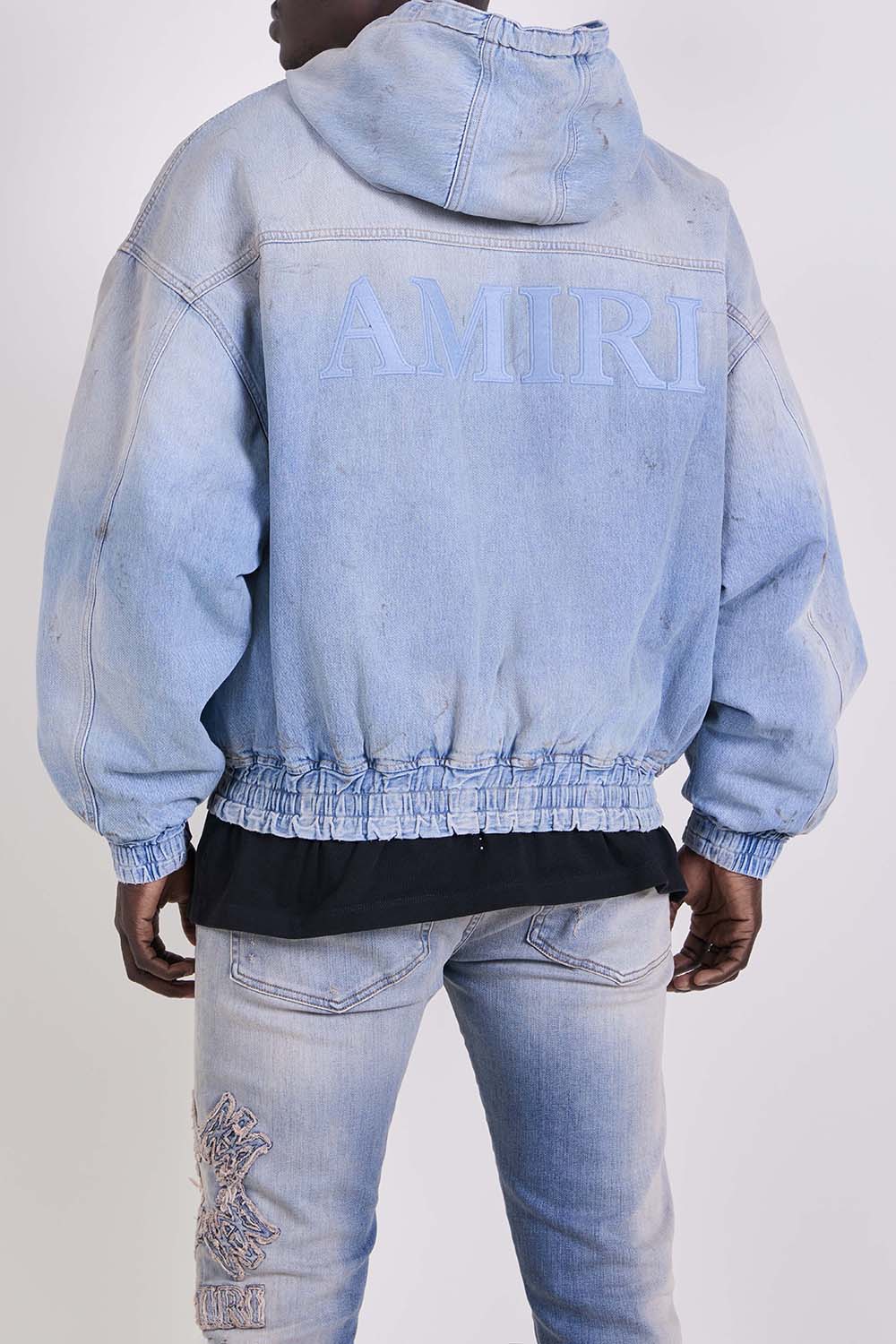 תמונת דוגמן אחורית של קפוצ&rsquo;ון ג'ינס