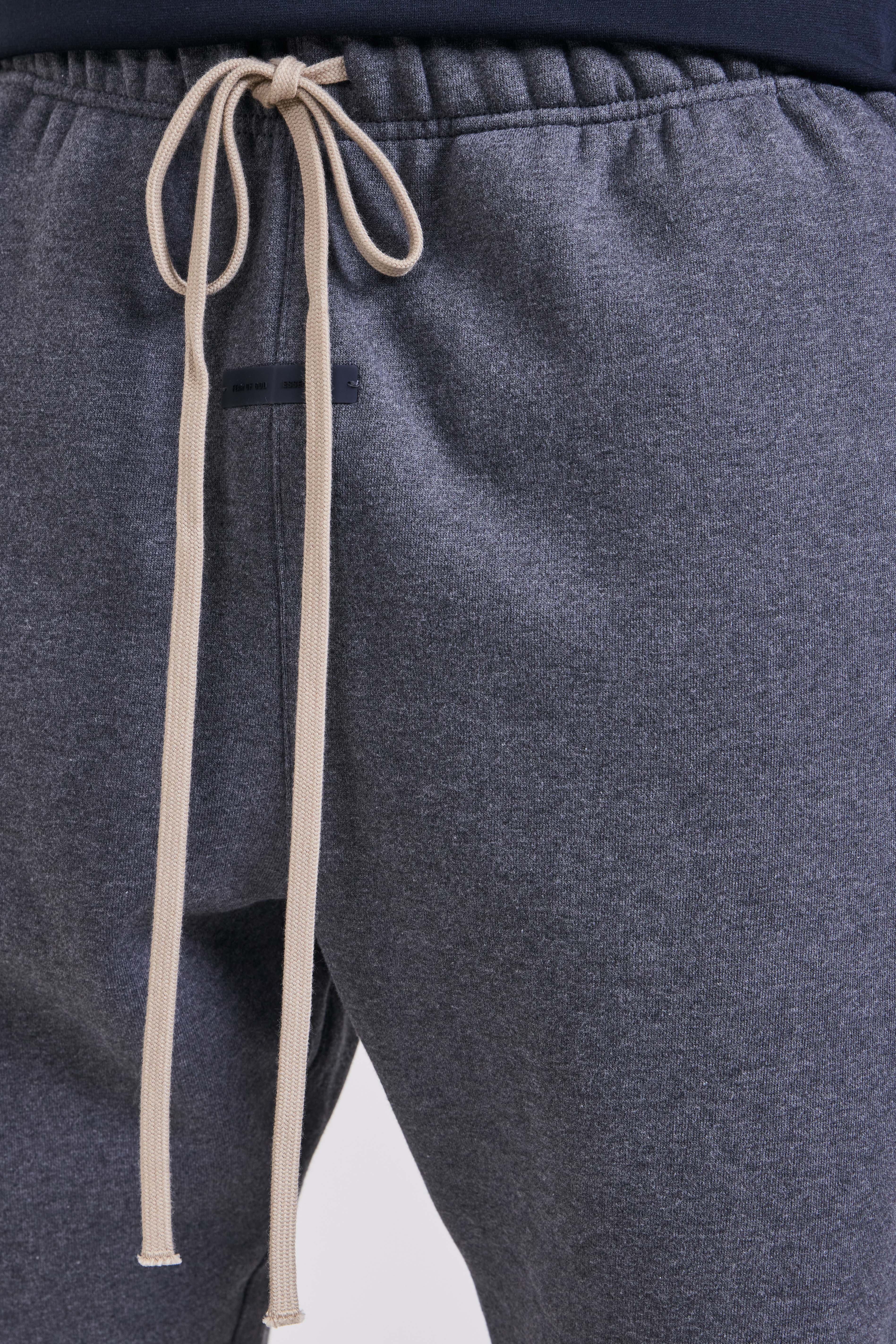 תמונת תקריב דוגמן של מכנסי ג'וגר