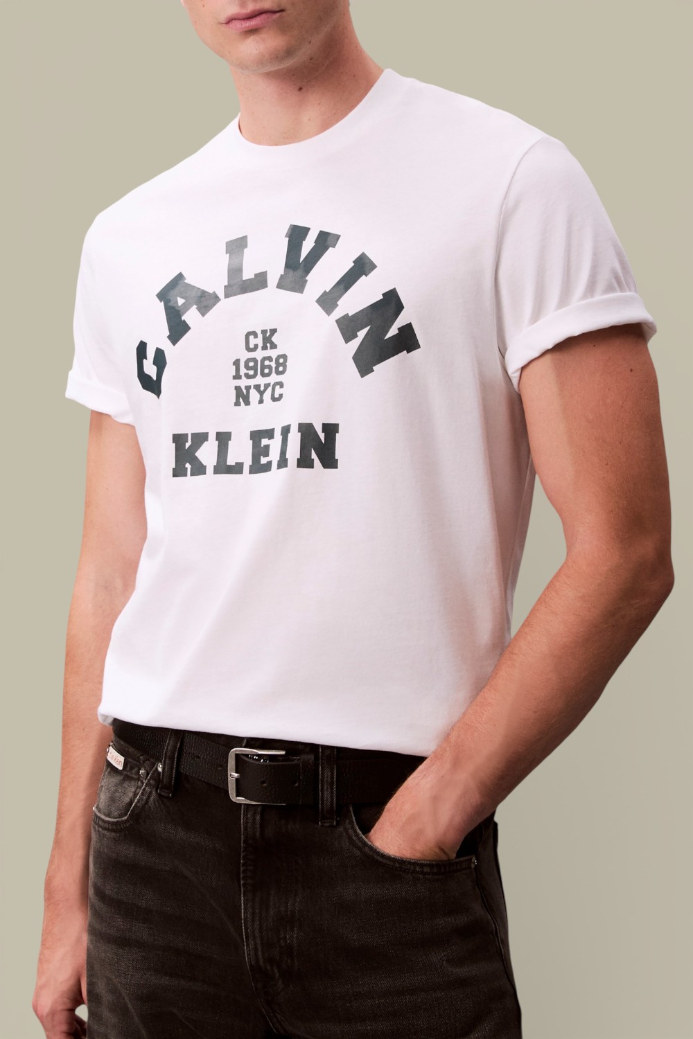 תמונת דוגמן קידמית של חולצת טי