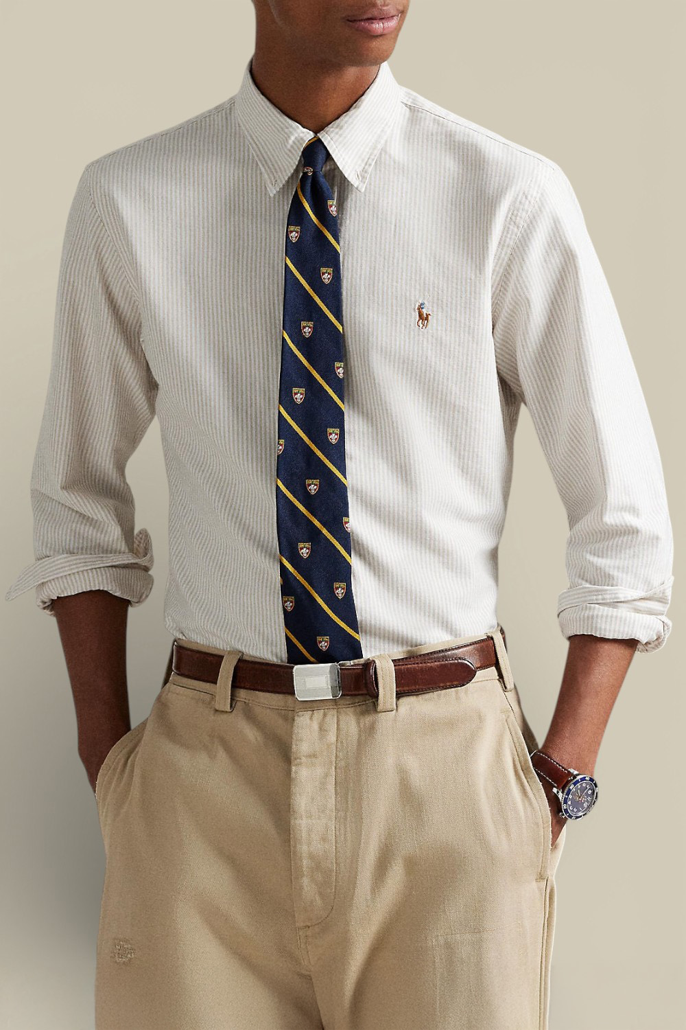 תמונת דוגמן קידמית של חולצת כפתורים פסים