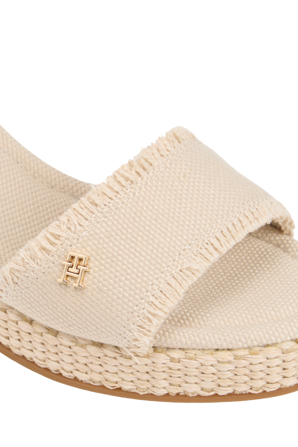 תמונת פנים של סנדלי עקב