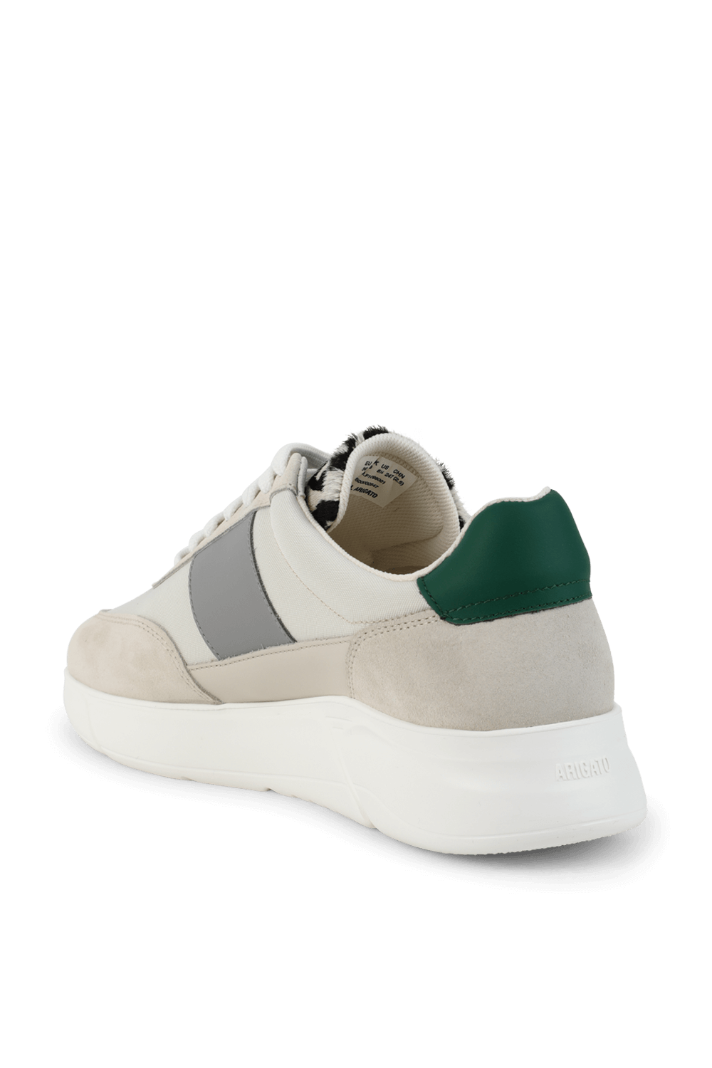 תמונה אחורית של נעלי סניקרס ג'נסיס