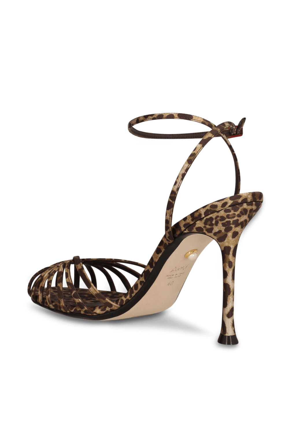 תמונה אחורית של סנדלי עקב מנומרות