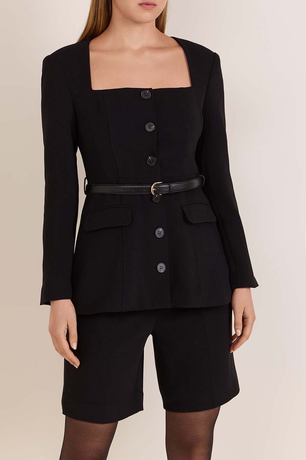 תמונת דוגמן קידמית של אוברול מחוייט