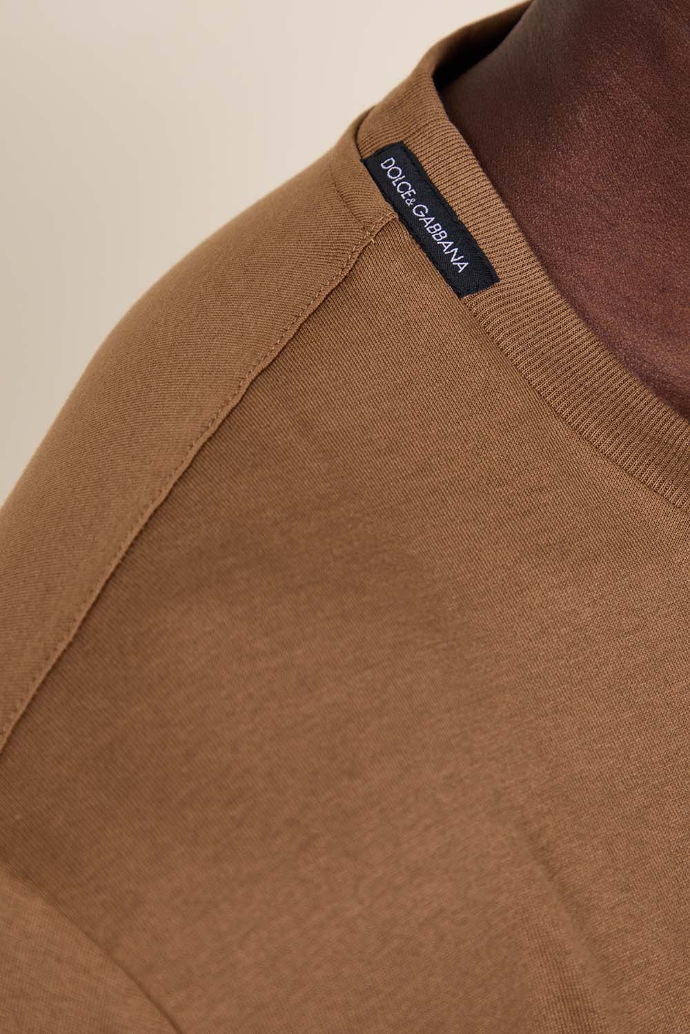 תמונת תקריב דוגמן של חולצת טי