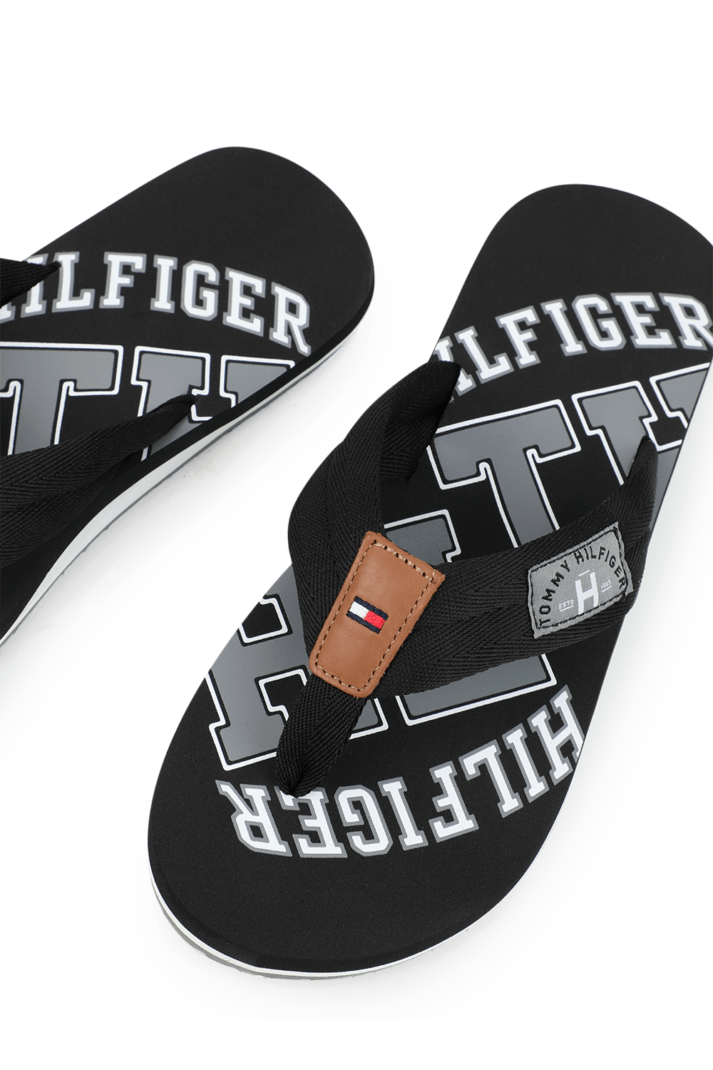 תמונת תקריב של All Over Logo Flip Flops