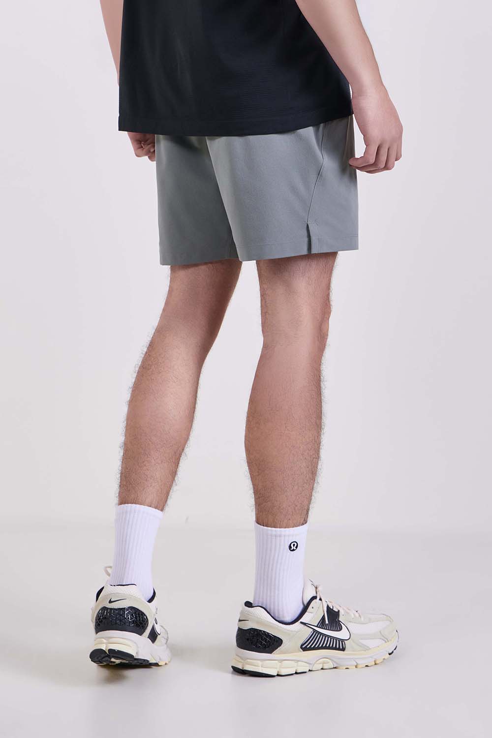 תמונת דוגמן אחורית של Zeroed In Linerless Short 7