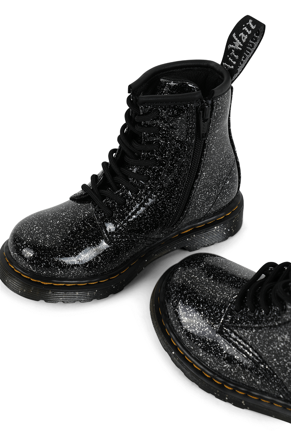 תמונת תקריב של מידות 22-27 מגפי עור קלאסיות בצבע שחור גלוסי עם נקודות לבנות