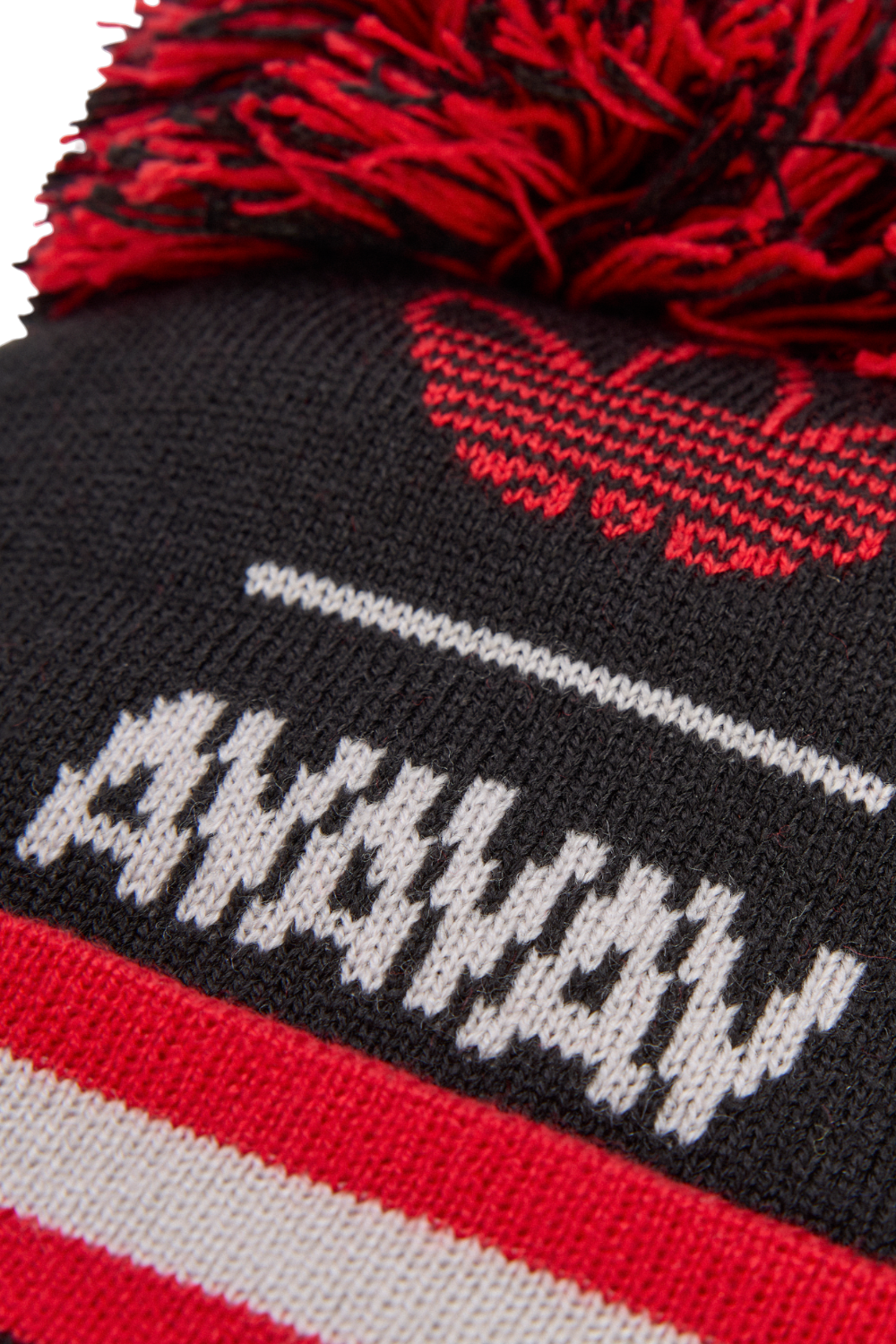 תמונת תקריב של כובע גרב Adidas X AVAVAV