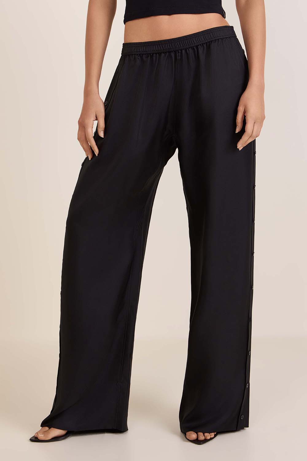 תמונת דוגמן קידמית של מכנסי ג'וג ממשי