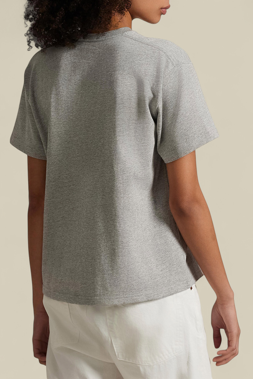 תמונת דוגמן אחורית של חולצת טי