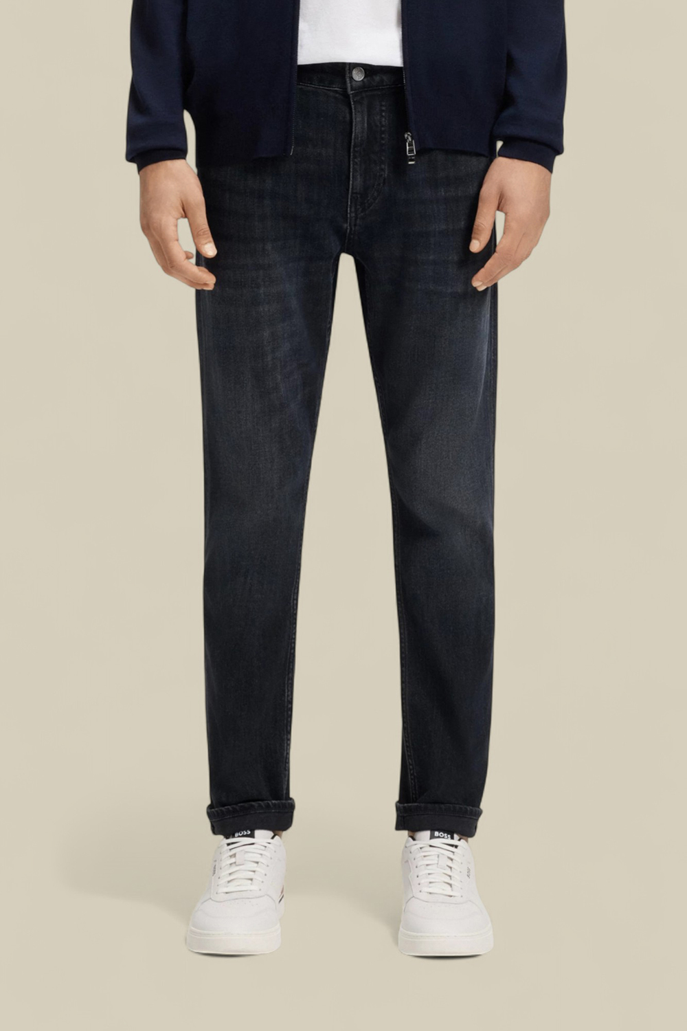 תמונת דוגמן קידמית של מכנסי ג'ינס