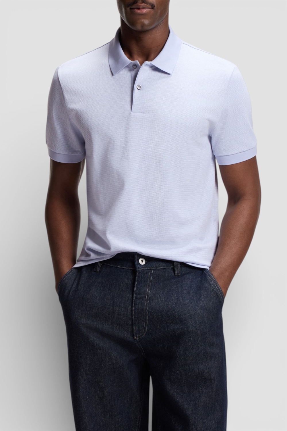 תמונת דוגמן קידמית של חולצת פולו