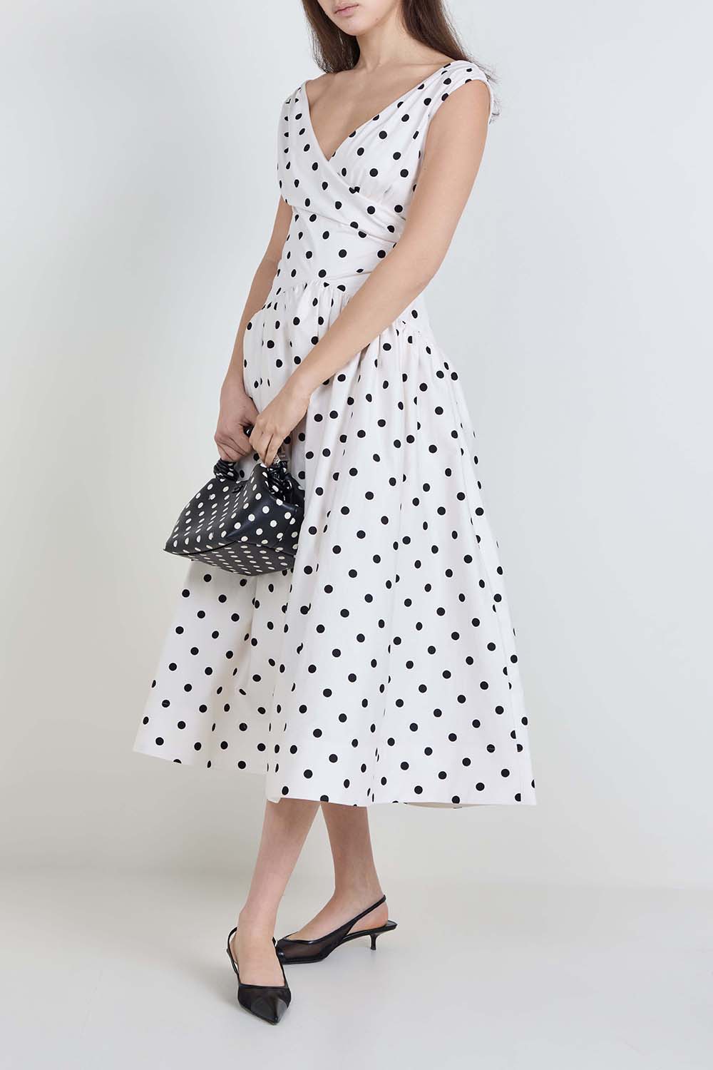 תמונת דוגמן קידמית של תיק בו סמול