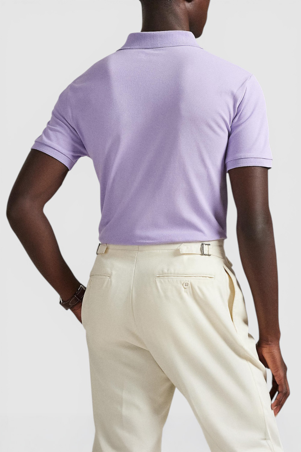 תמונת דוגמן אחורית של חולצת פולו