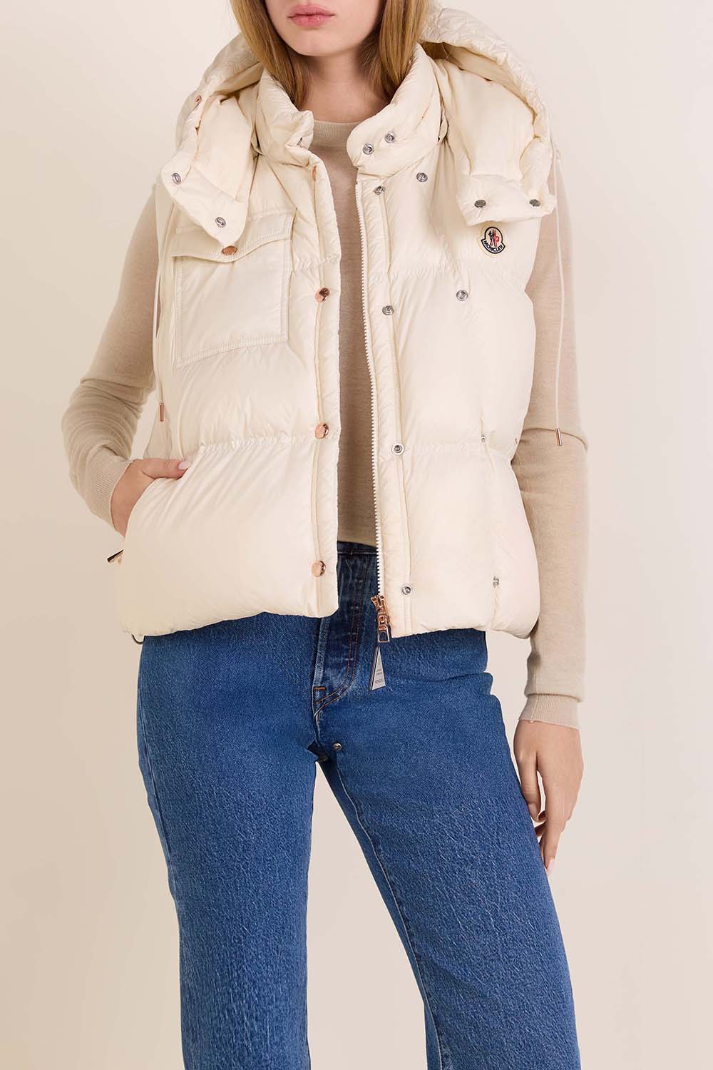 תמונת דוגמן קידמית של וסט פוך קפוצ'ון