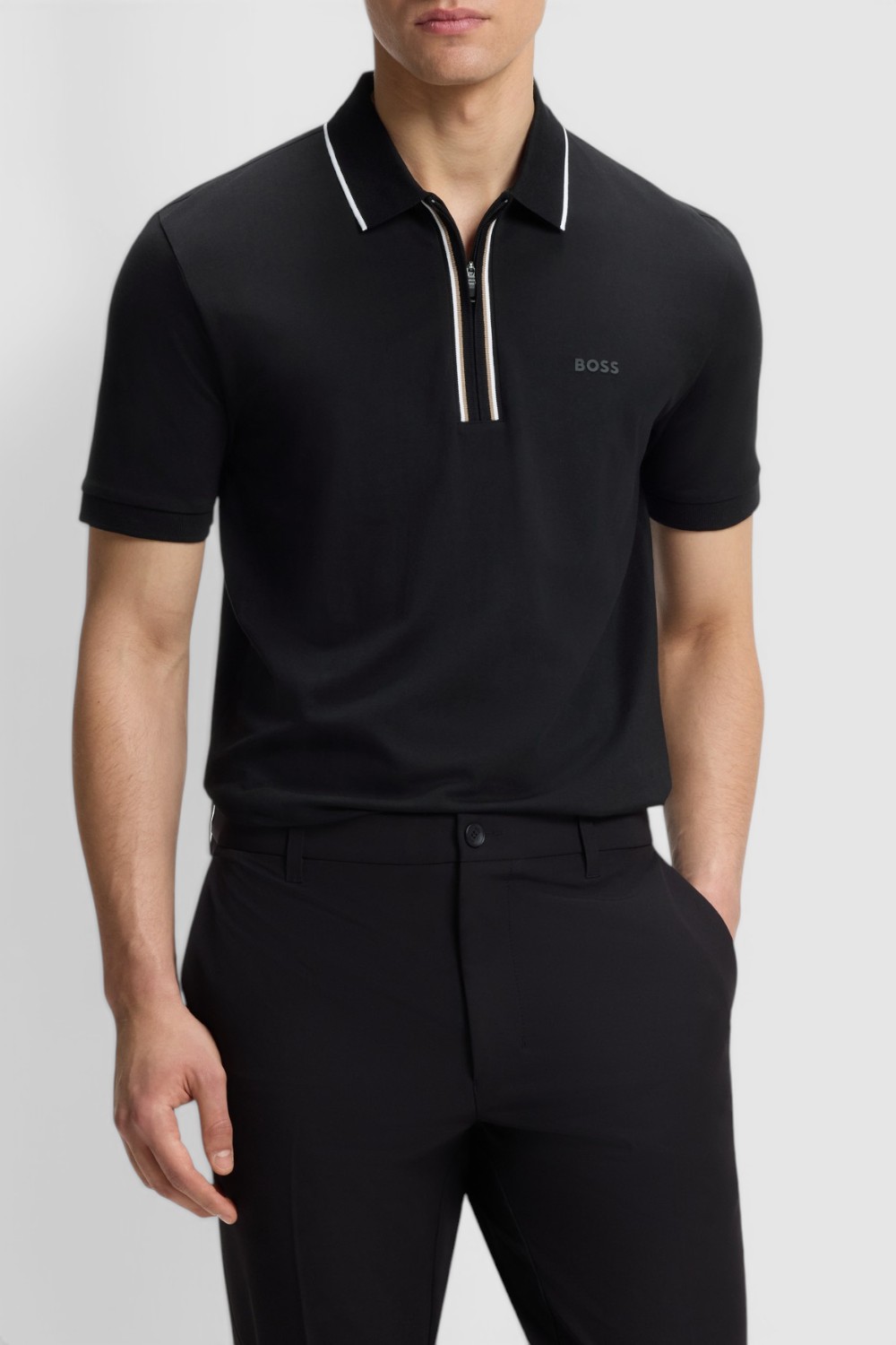 תמונת דוגמן קידמית של חולצת פולו בגזרת סלים