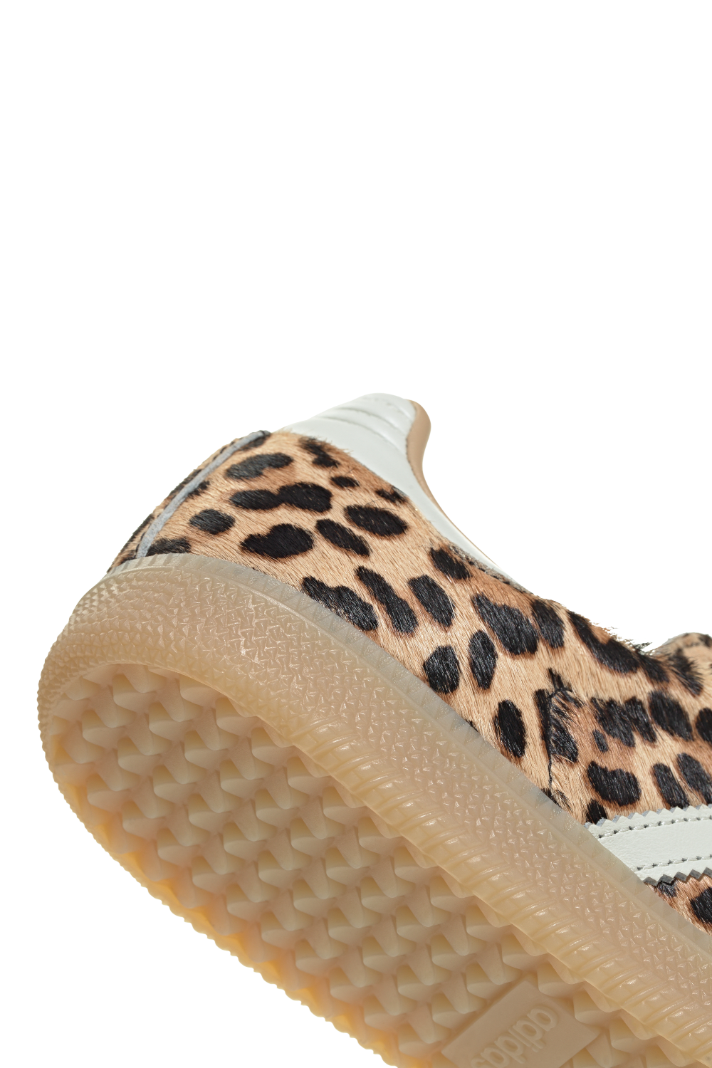 תמונת פנים של נעלי סניקרס סמבה