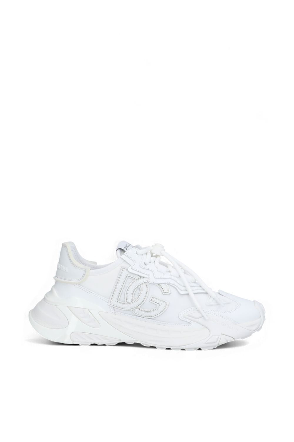 תמונה קידמית של נעלי סניקרס