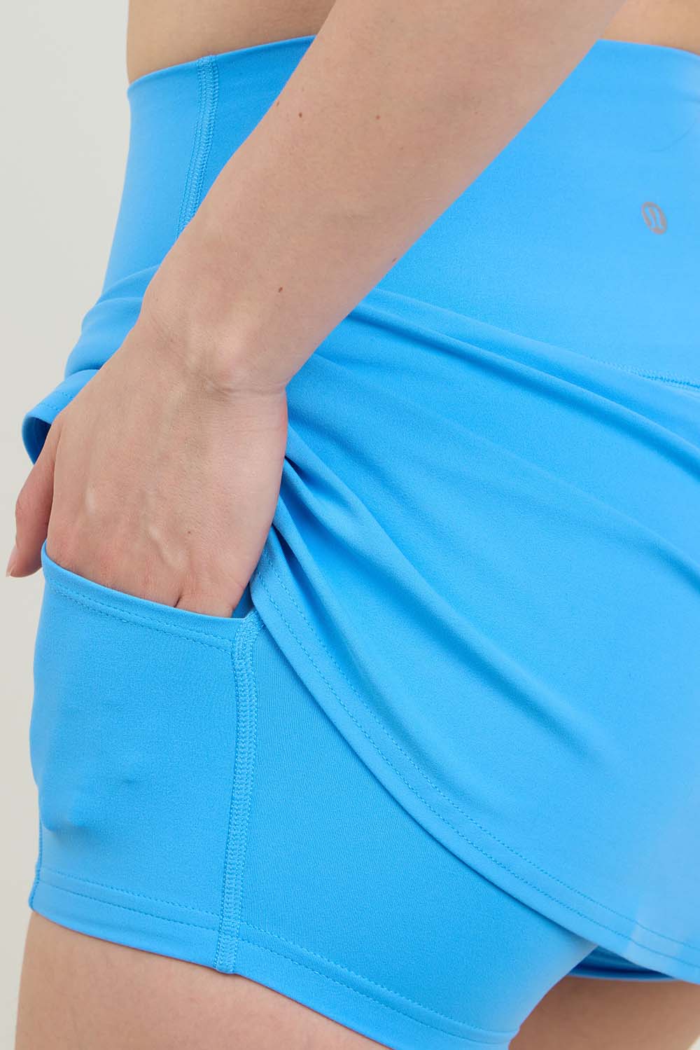 תמונת תקריב דוגמן של LULULEMON ALIGN&trade; HIGH-RISE SKIRT