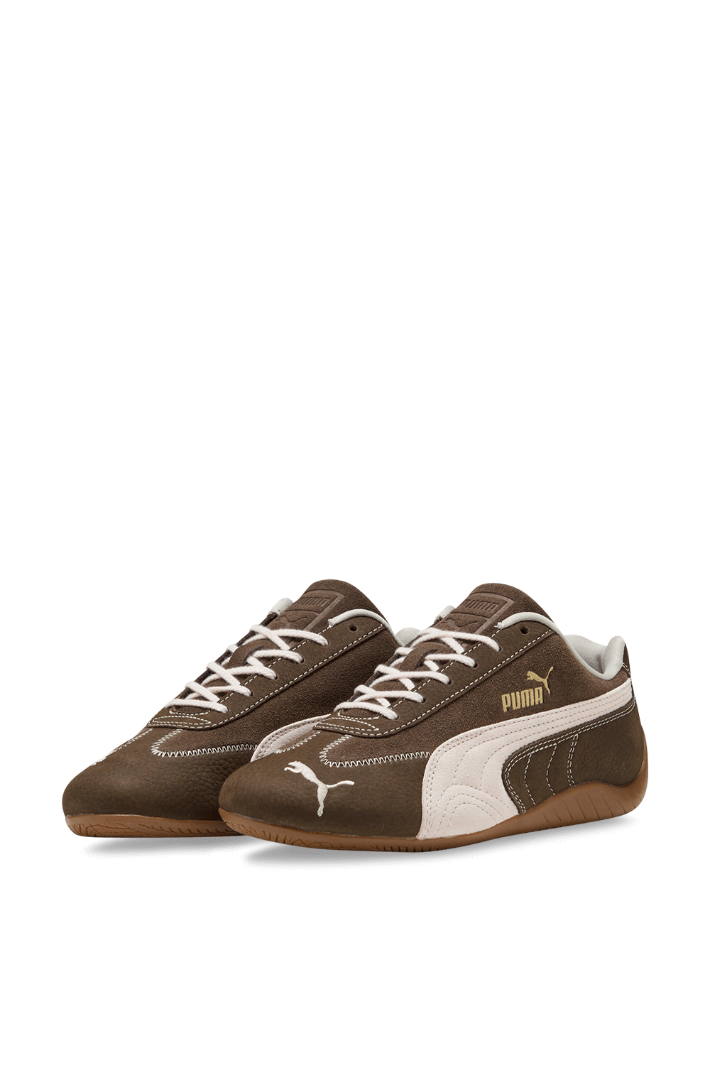 תמונת תקריב של נעלי סניקרס ספידקאט