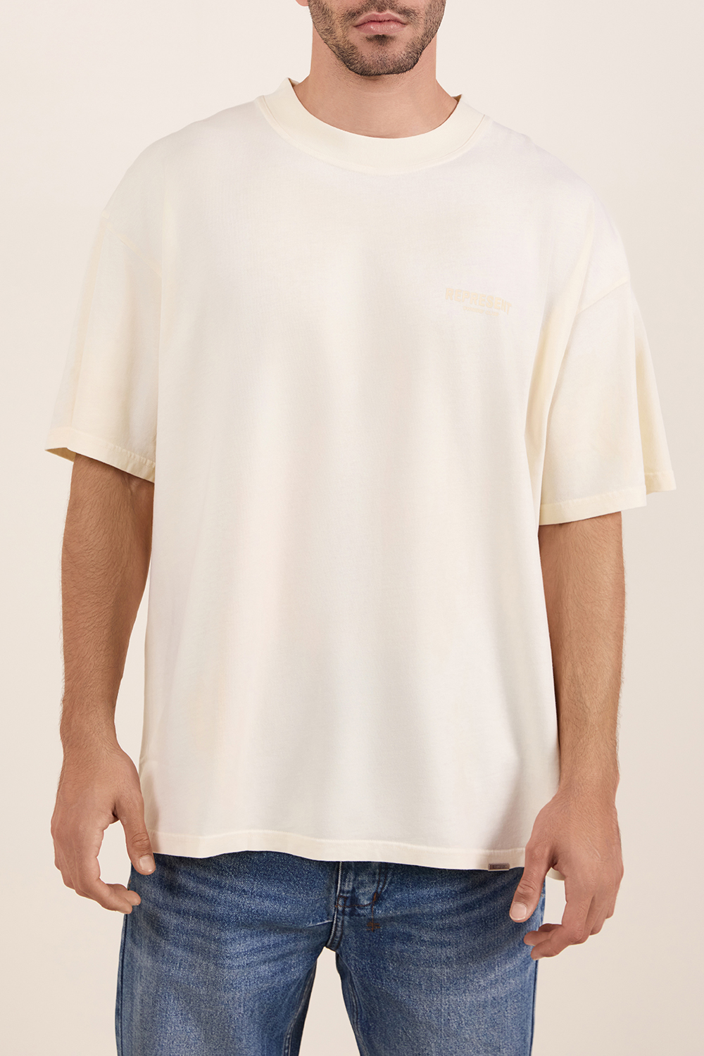 תמונת דוגמן קידמית של חולצת טי