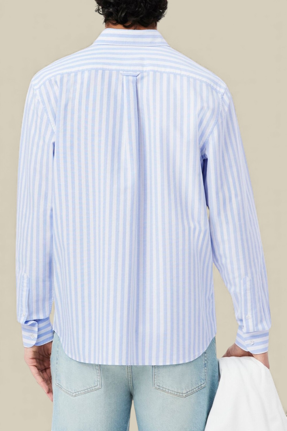 תמונת דוגמן אחורית של חולצת כפתורים אוקספורד