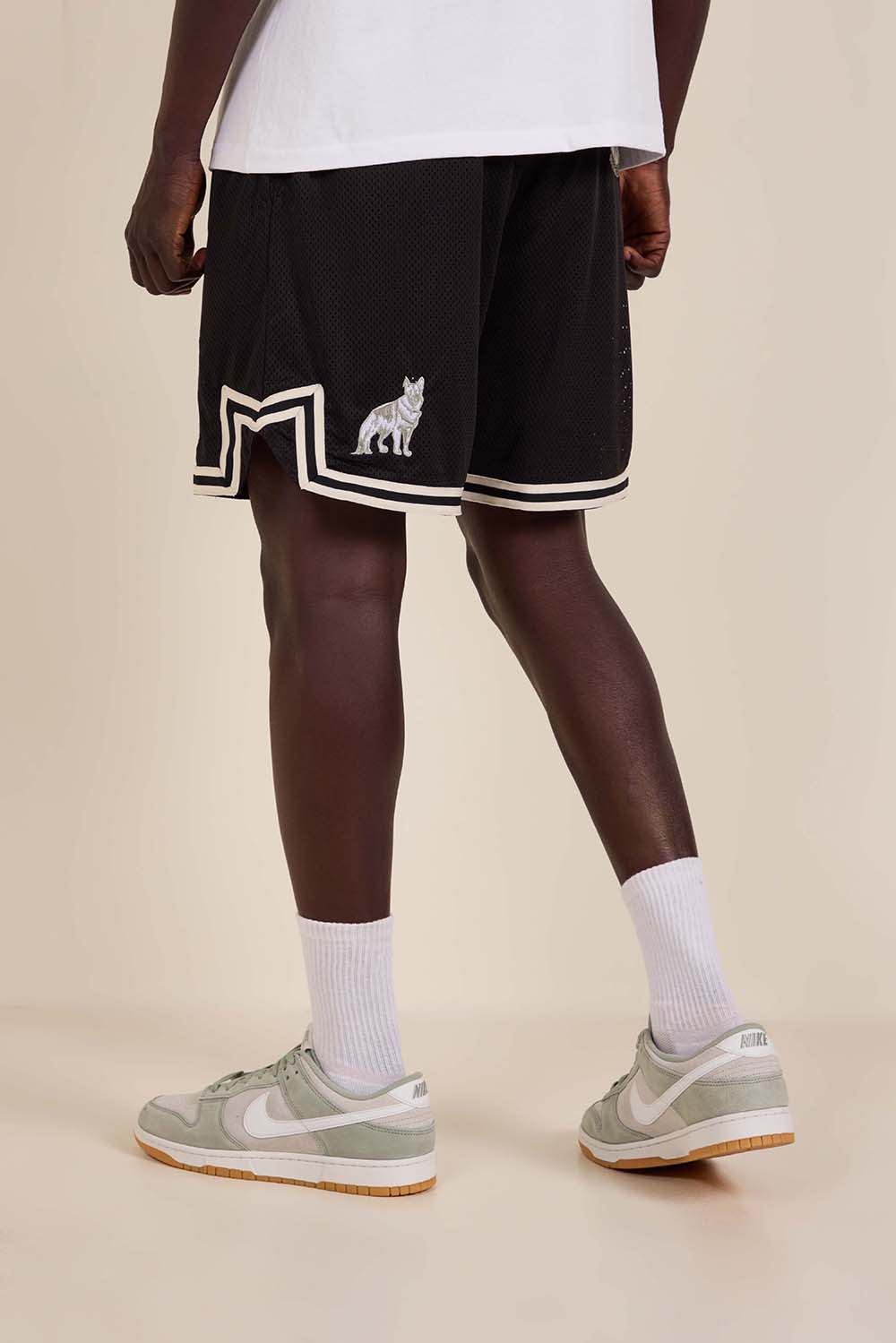 תמונת תקריב דוגמן של מכנסיים קצרים