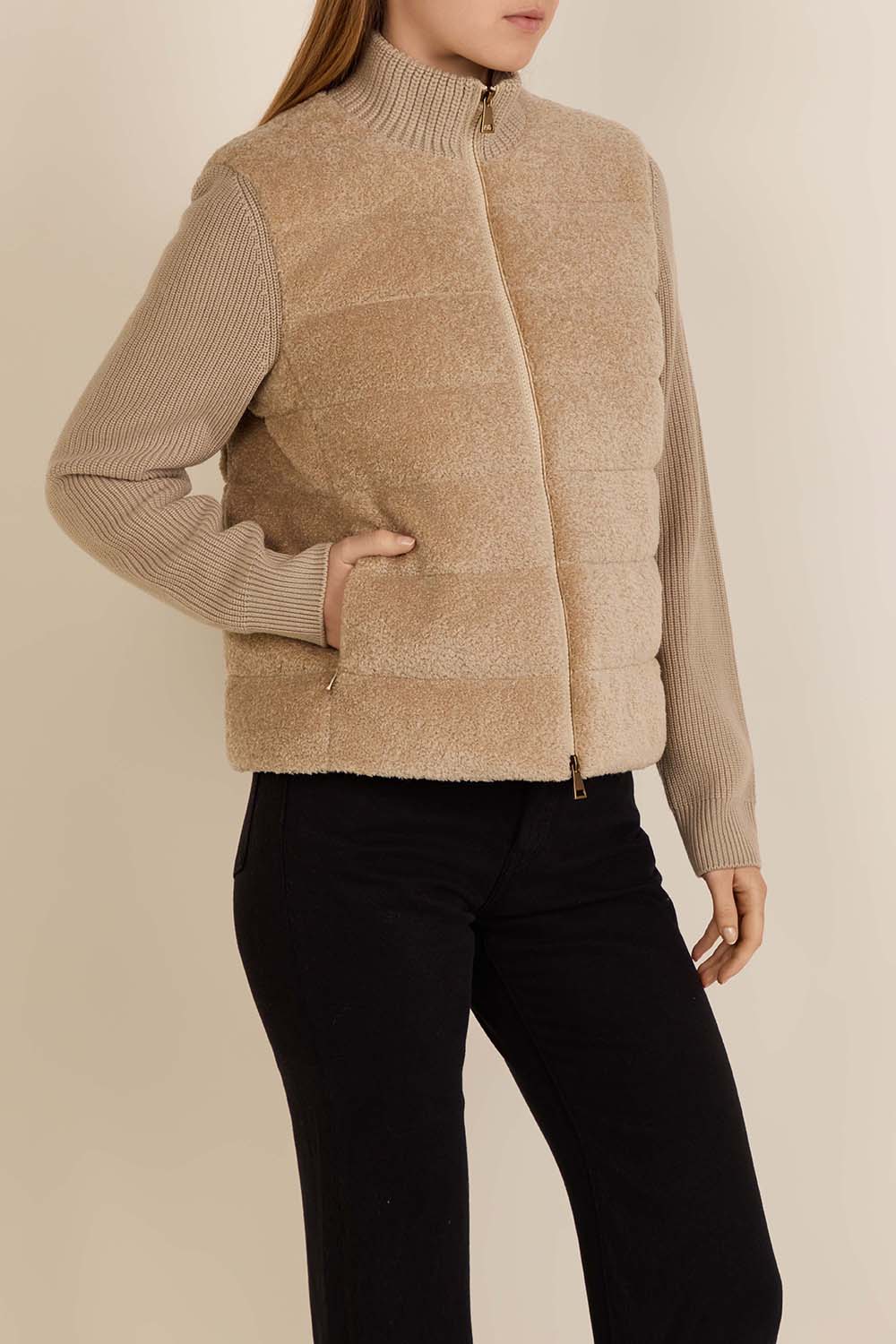 תמונת דוגמן קידמית של קרדיגן צמר בריפוד קל