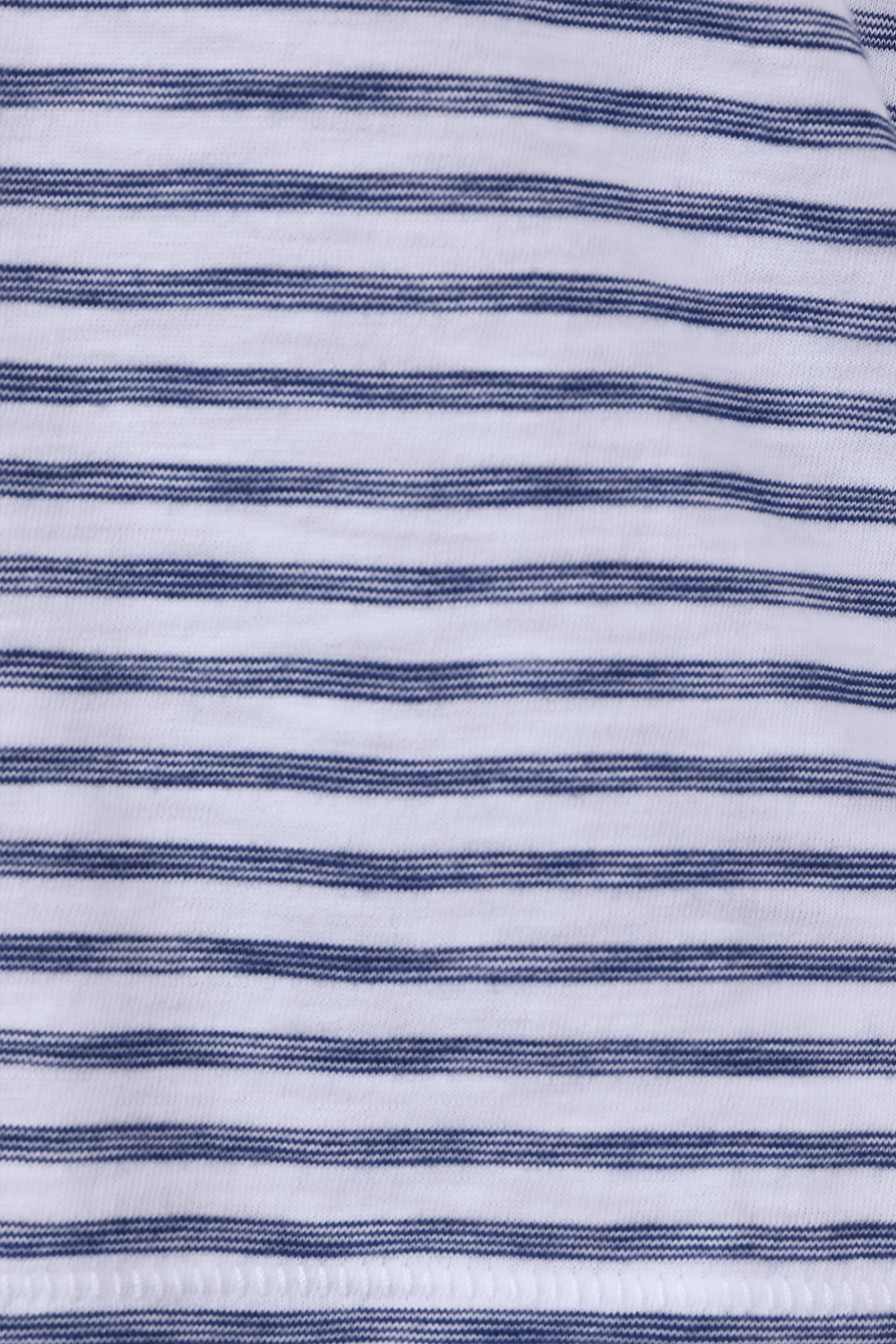 תמונה אחורית של חולצת טי מכותנה אורגנית עם הדפס פסים