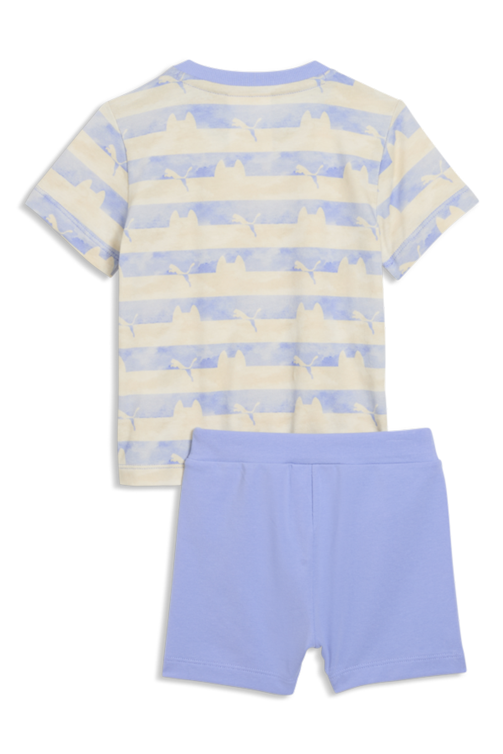 תמונה אחורית של סט חולצה ומכנסיים קצרים