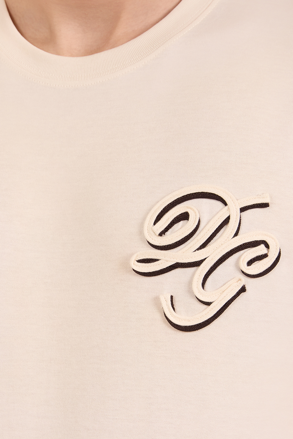 תמונת תקריב דוגמן של חולצת טי