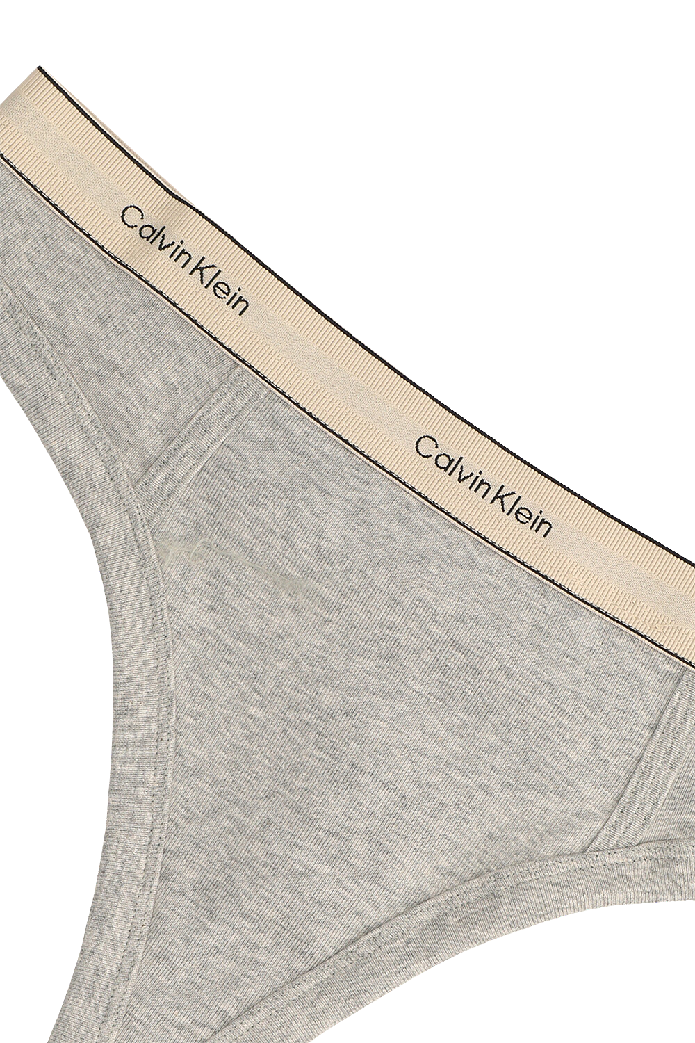 תמונת תקריב של תחתוני חוטיני