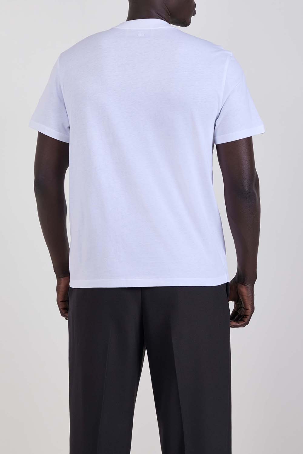 תמונת דוגמן אחורית של חולצת טי