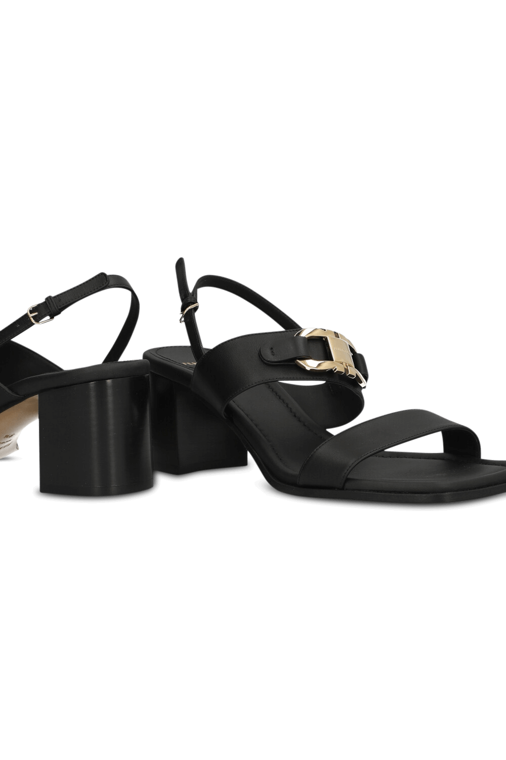 תמונת תקריב של סנדלי עקב 8 סמ