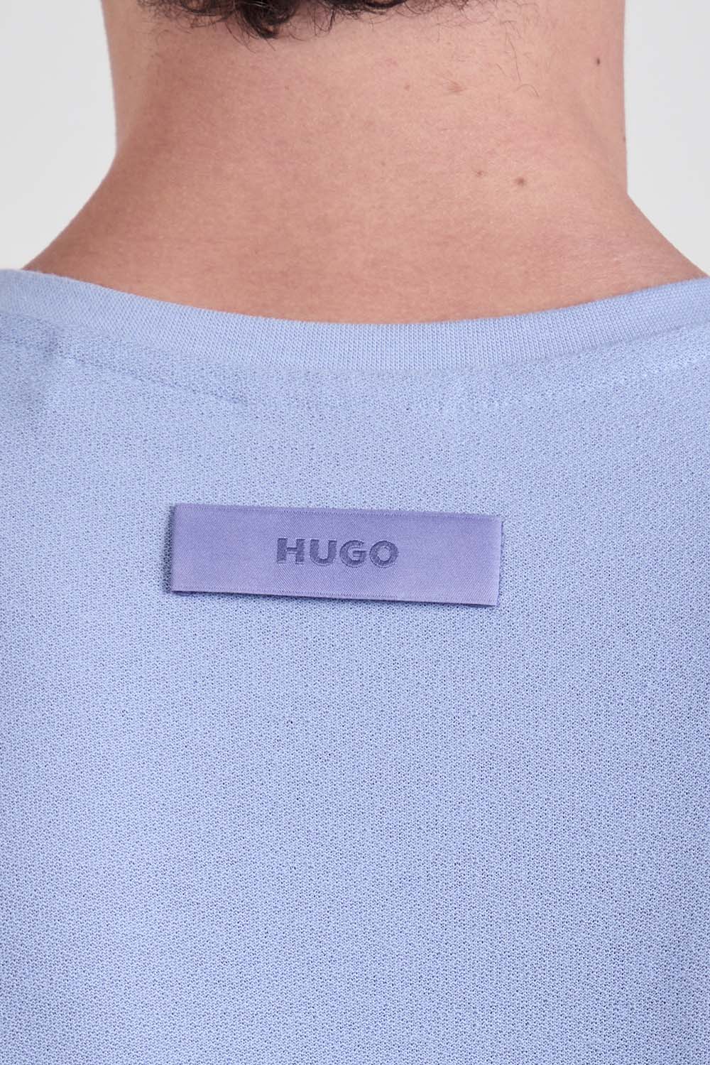 תמונת תקריב דוגמן של חולצת טי