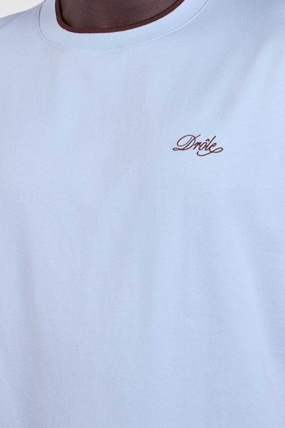 תמונת תקריב דוגמן של חולצת טי