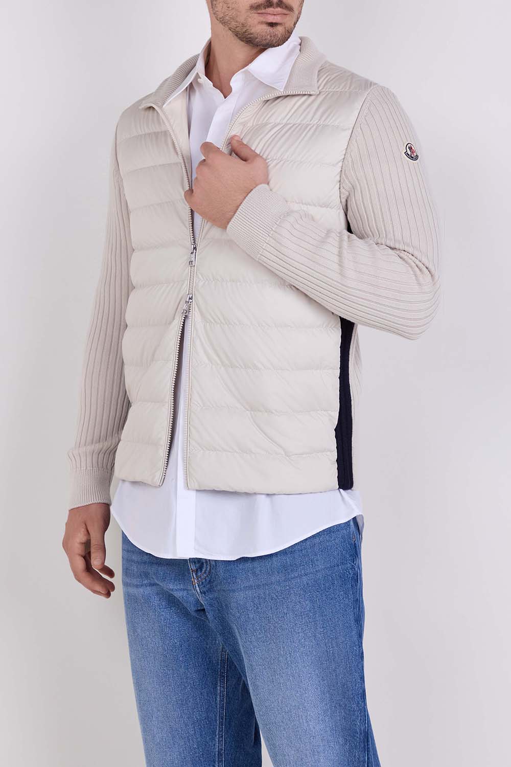 תמונת דוגמן קידמית של קרדיגן בריפוד קל