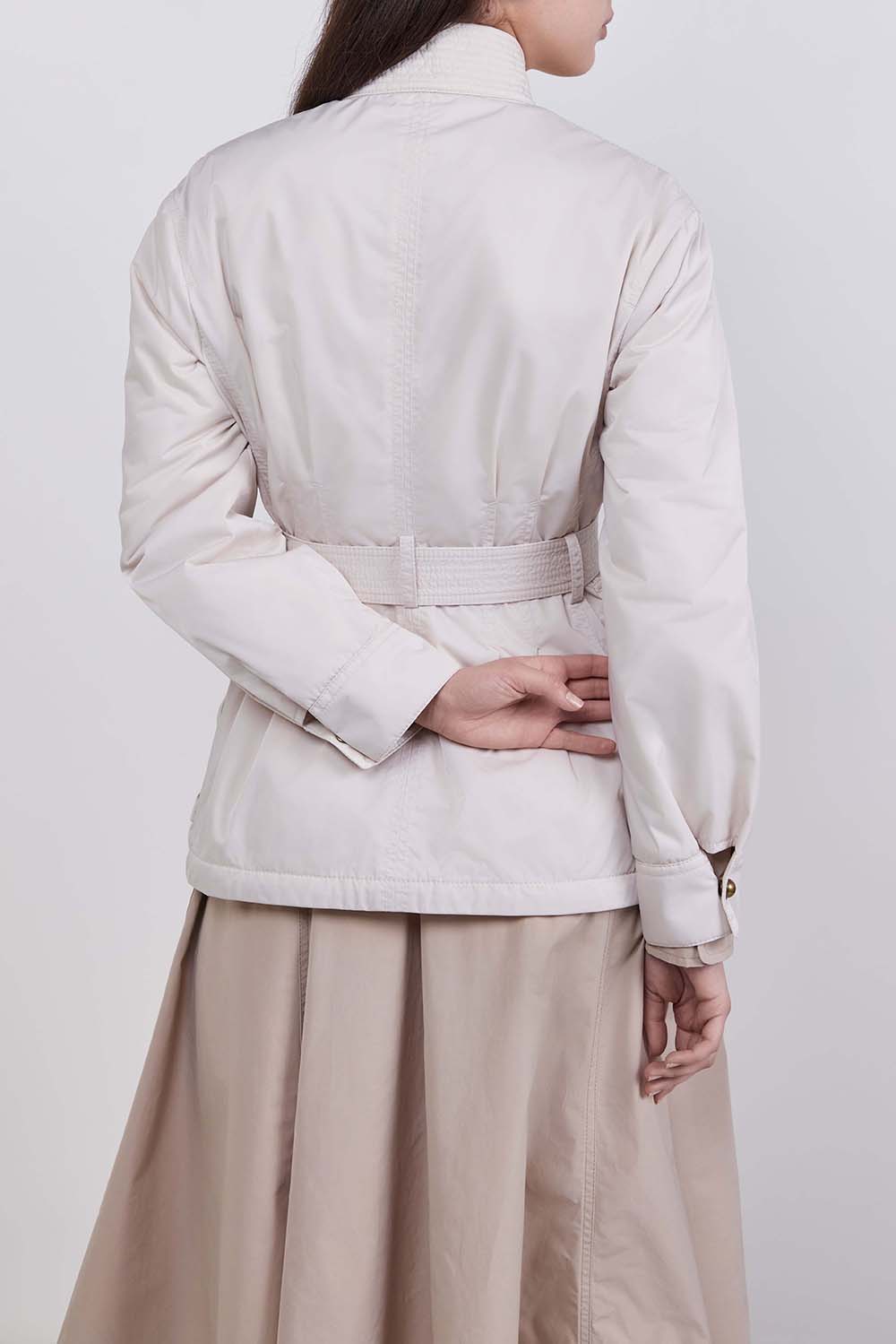 תמונת דוגמן אחורית של ז׳קט קל