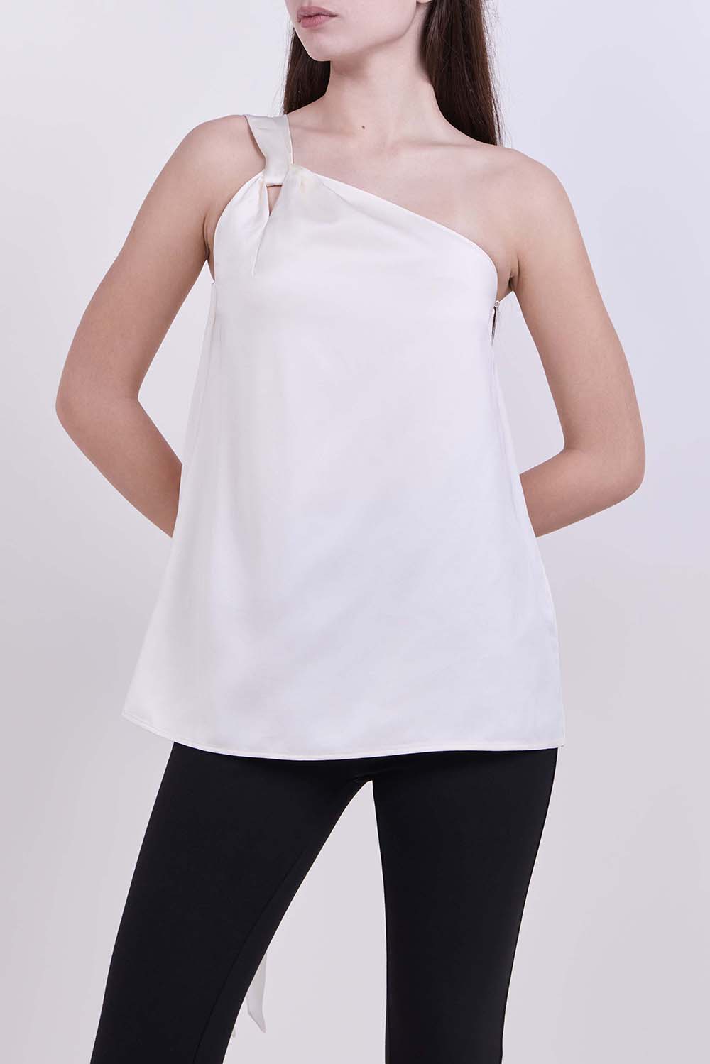 תמונת דוגמן קידמית של טופ וואן-שולדר