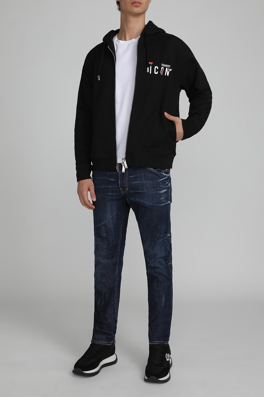 תמונת דוגמן קידמית של נעלי סניקרס