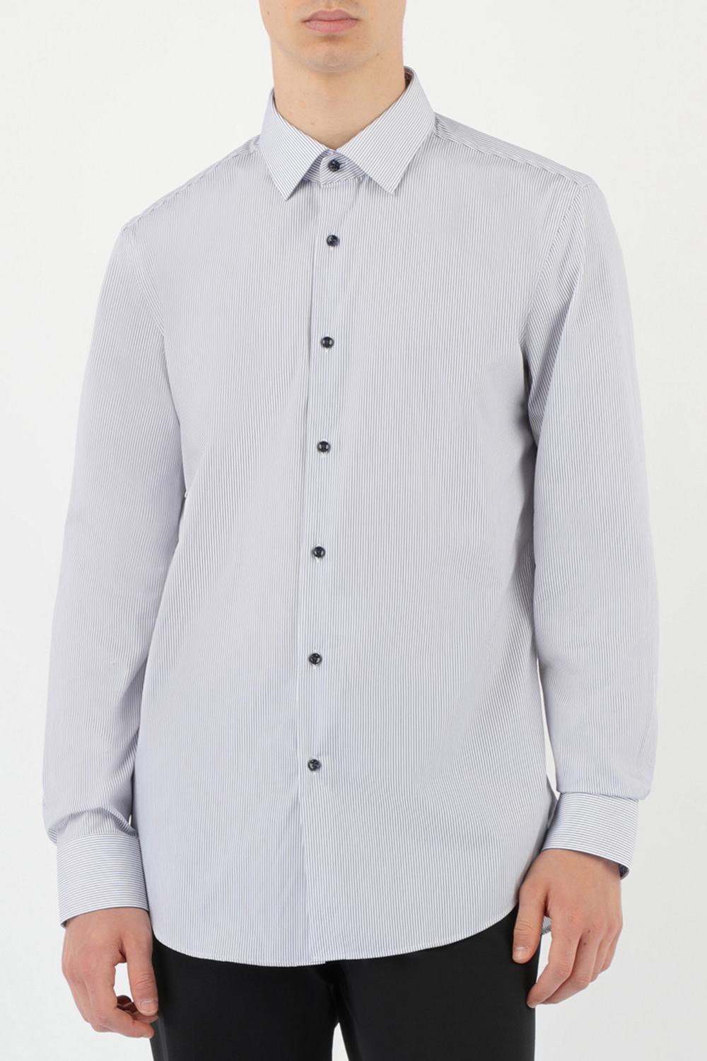 תמונת דוגמן קידמית של Button Down Stripes Shirt in Blue and White